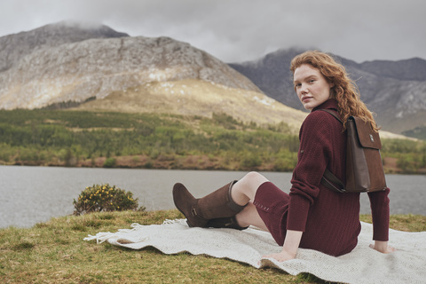 Gebreide jurk met lange mouwen en col
80% katoen, 20% nylon
Ribgebreide manchetten en zoom
Functionele knoopsluiting op het voorpand
Dubarry-logolabel